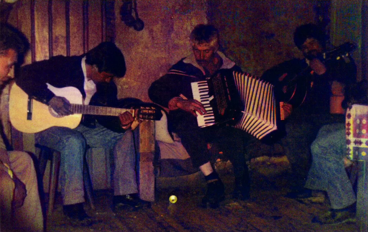 Festividad en señaladas en campo de Don Prospero Urrutia — Río Pascua — 1994 | Chile de Ayer
