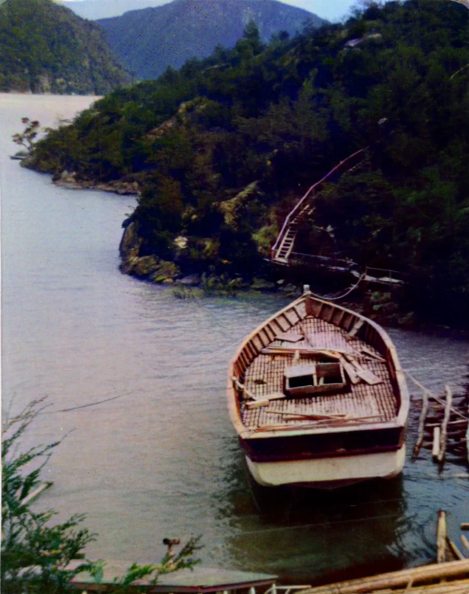 Lanchon Caleta Tortel — Caleta Tortel — 1986 | Chile de Ayer