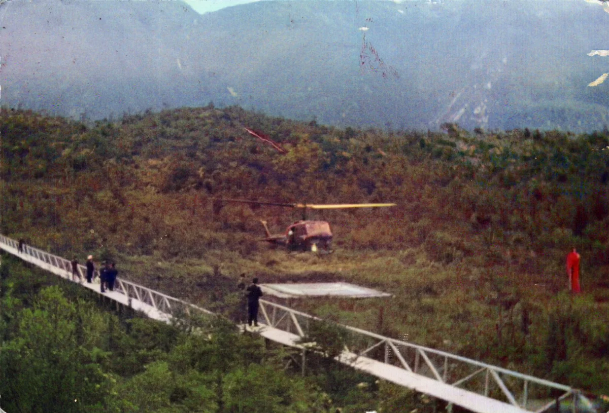 helicopero fuerza aerea — Caleta Tortel — 1995 | Chile de Ayer