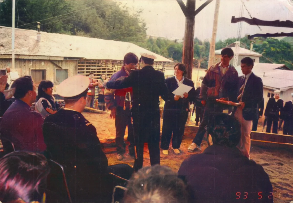 celebracion de 21 de mayo — Caleta Tortel — 1993 | Chile de Ayer