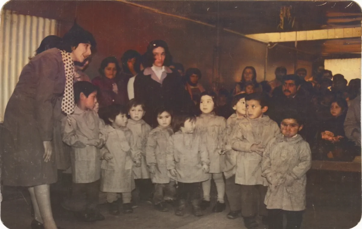 Jardín infantil — Caleta Tortel — aprox. 1984 | Chile de Ayer