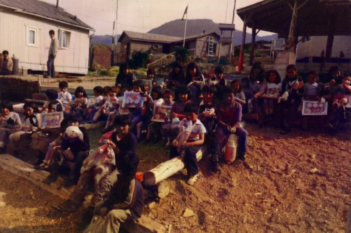 Celebraciópn de navidad — Caleta Tortel — aprox. 1984 | Chile de Ayer
