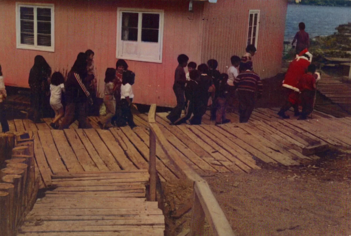 Celebraciópn de navidad — Caleta Tortel — aprox. 1984 | Chile de Ayer