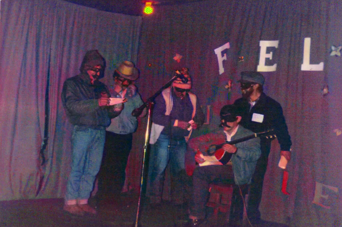 Acto de aniversario de la escuela — Caleta Tortel — 1988 | Chile de Ayer