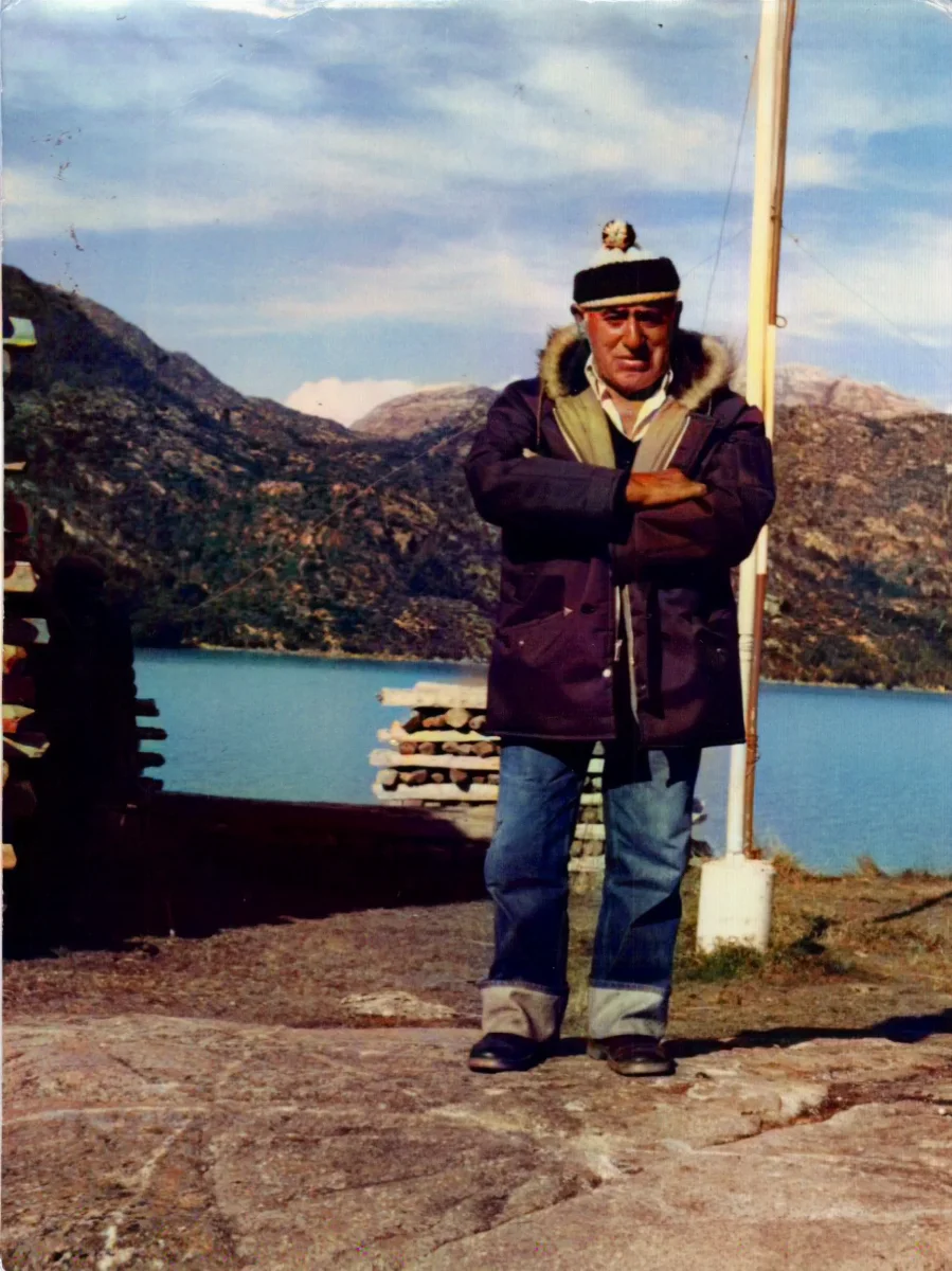 Oscar Pedreros Ayala — Caleta Tortel — aprox. 1984 | Chile de Ayer