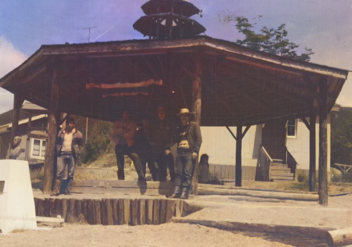 plaza de Tortel — Caleta Tortel — aprox. 1984 | Chile de Ayer