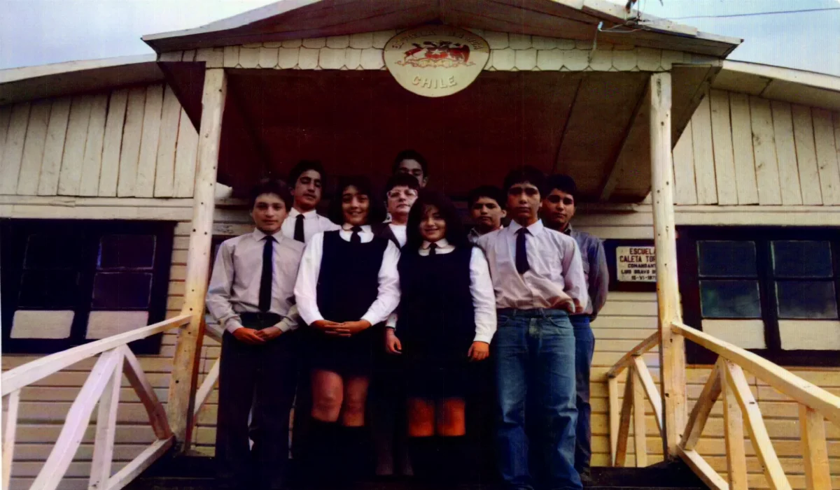 escuela — Caleta Tortel — 1996 | Chile de Ayer