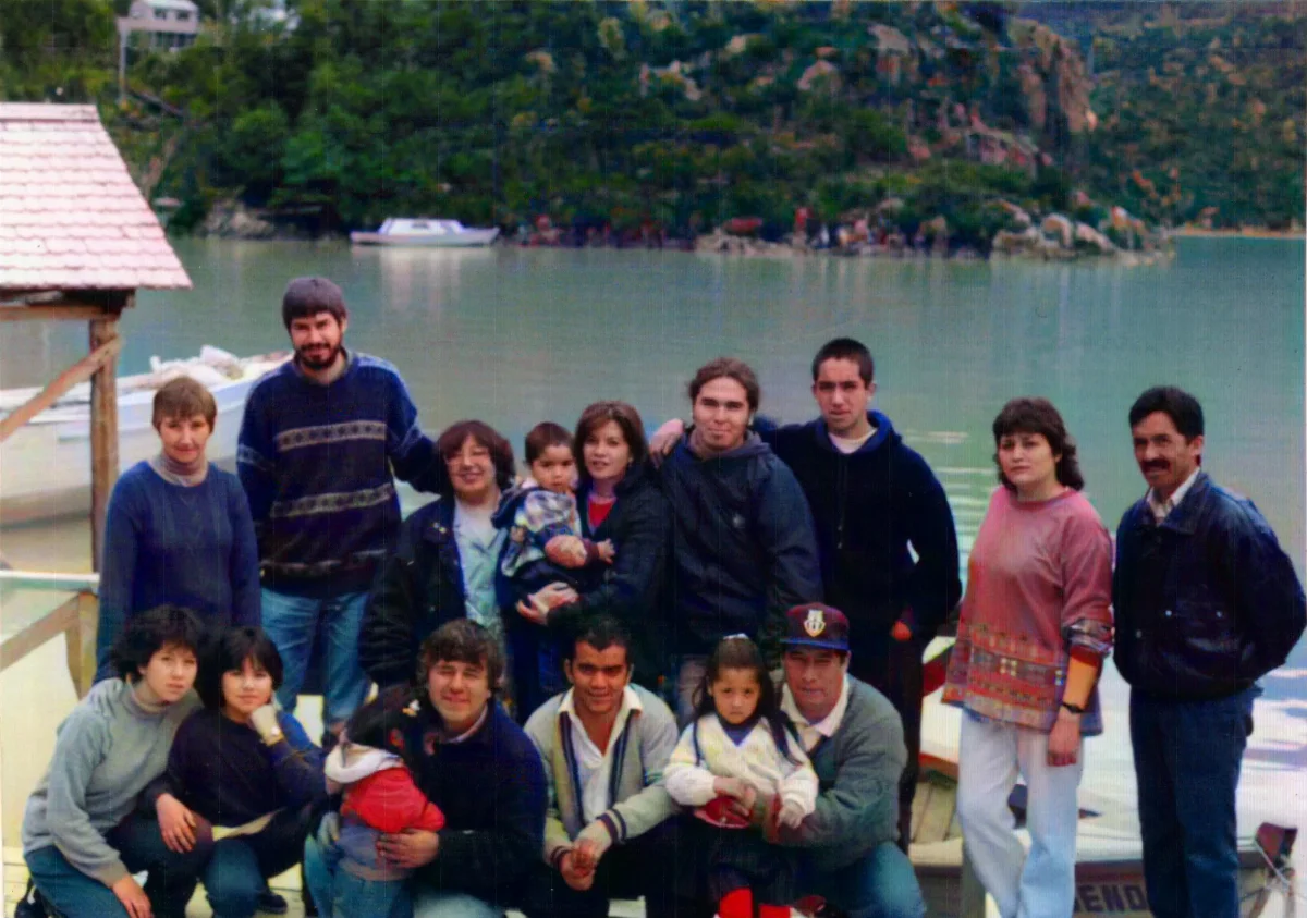 despedida servicio pais — Caleta Tortel — 1997 | Chile de Ayer