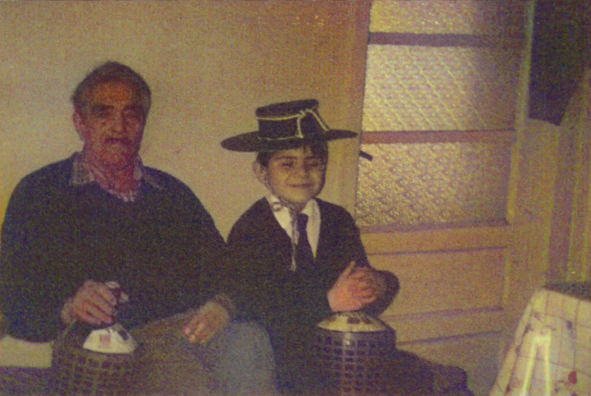 Interior con garrafa — Punta Arenas — 1999 | Chile de Ayer