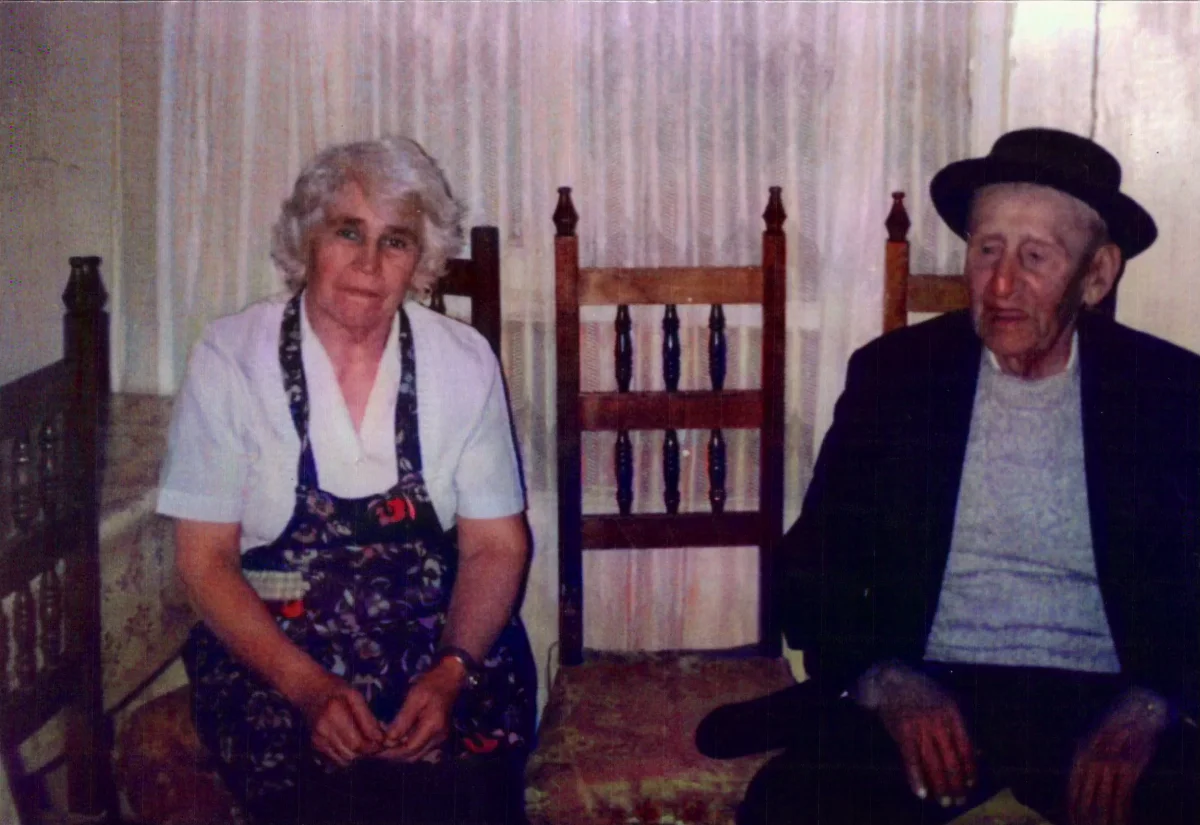 Foto interior casa — Coyhaique — 1998 | Chile de Ayer