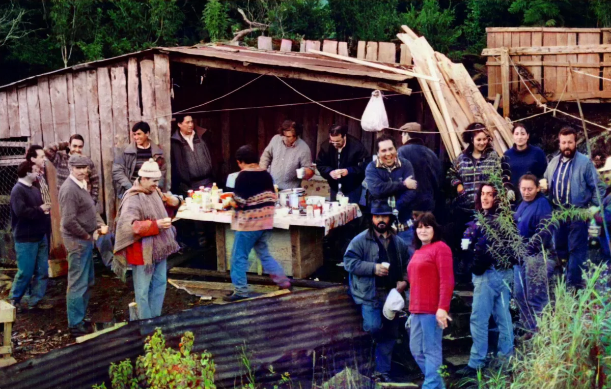 Celebracion Tortel, primer periodo alcalde Jose Miguel Vera — Caleta Tortel — aprox. 1996 | Chile de Ayer