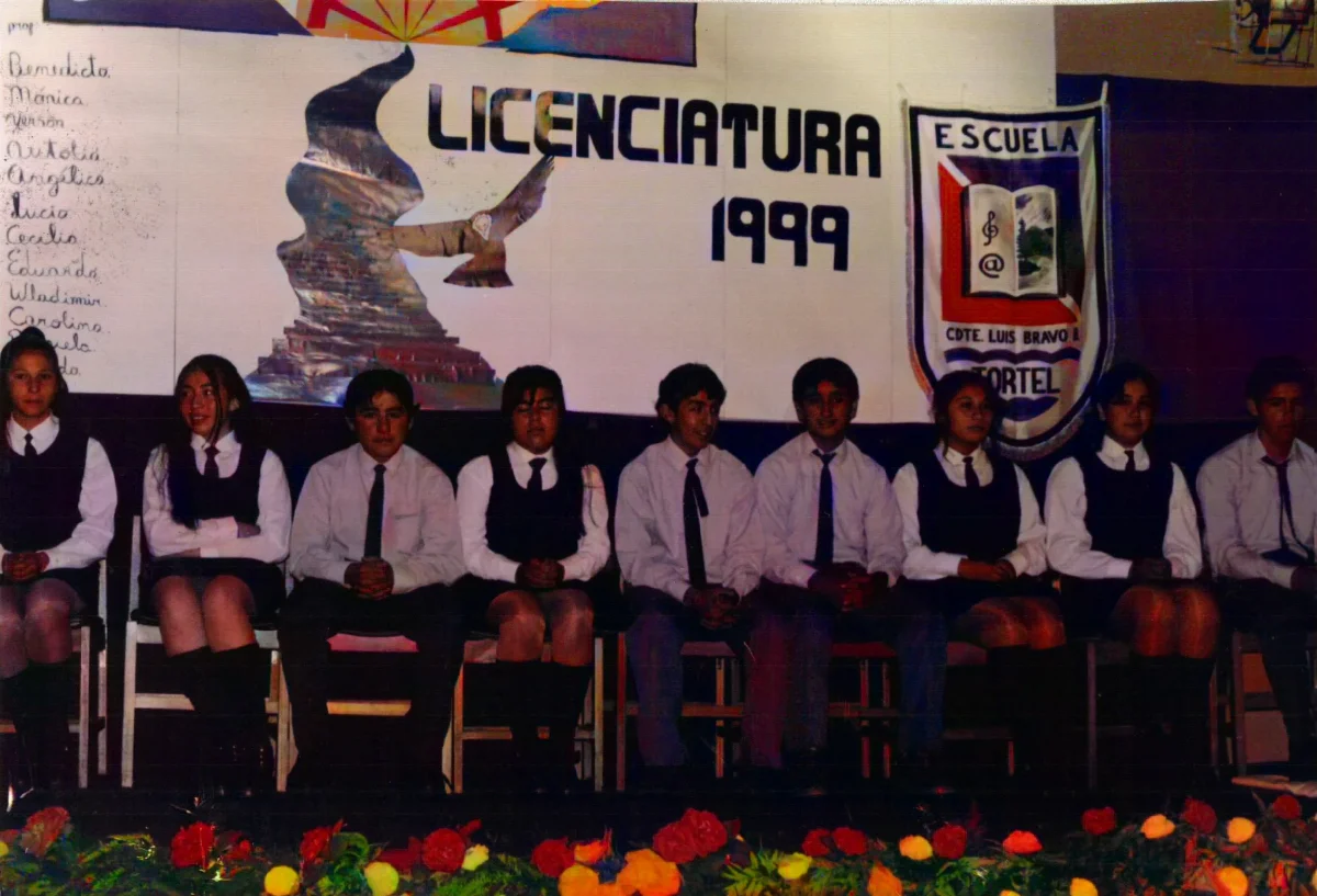 Licenciatura Octavo — Caleta Tortel — 1999 | Chile de Ayer