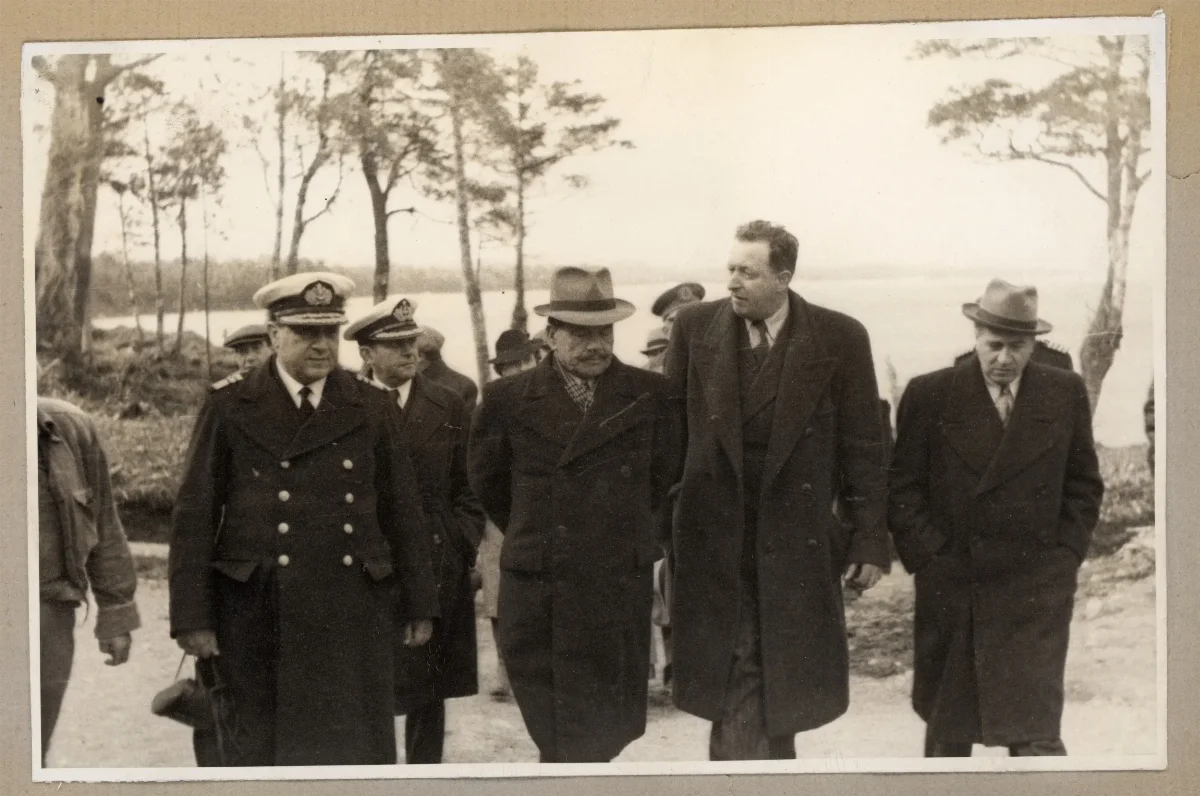 Visita a terreno. Gira a la zona austral del país de S.E. el Presidente de la Republica Don Pedro Aguirre Cerda — Lota — 1939 | Chile de Ayer
