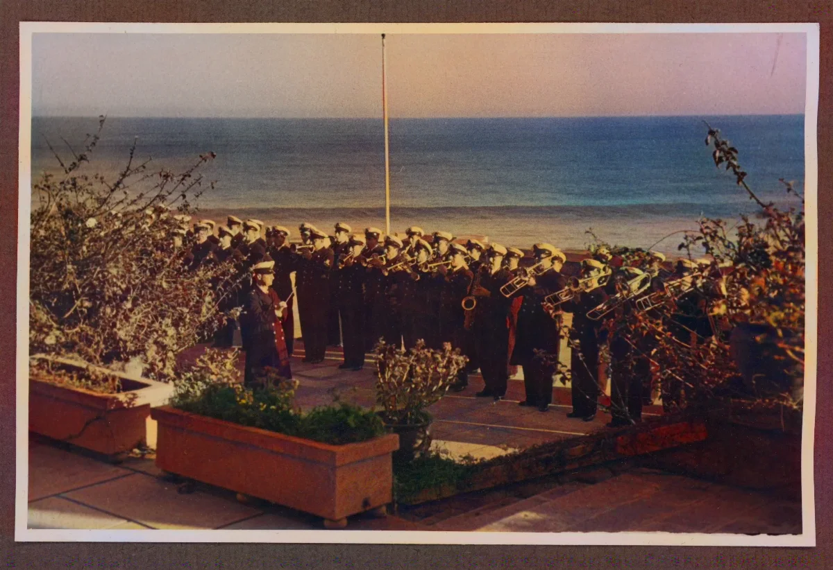 Banda de guerra saludando al presidente — Viña del Mar — 1940 | Chile de Ayer