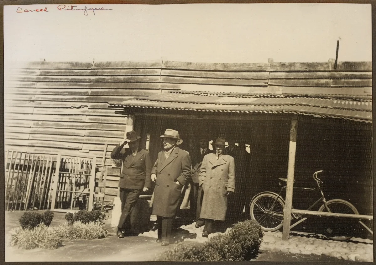 Presidente de visita a la carcel — Pitrufquén — 1939 | Chile de Ayer