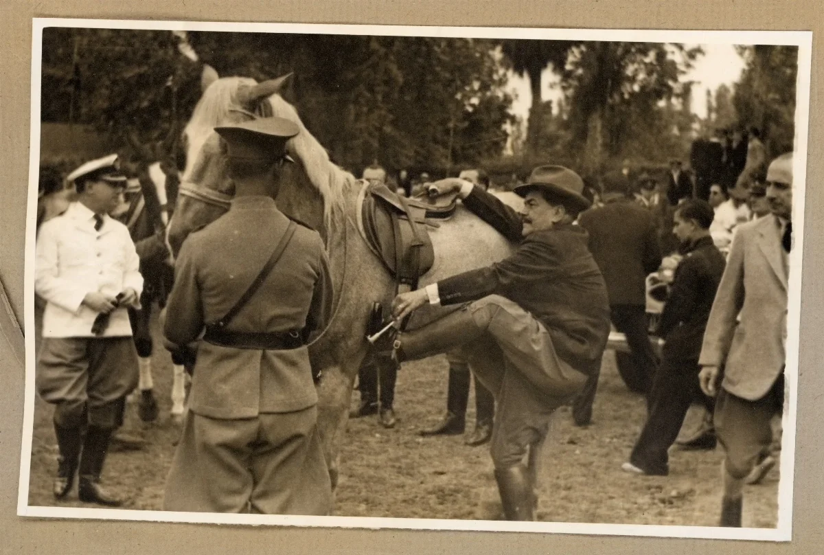 Presidente Pedro Aguirre Cerda presidiendo acto conmemorativo del Día de la Raza — 1939 | Chile de Ayer