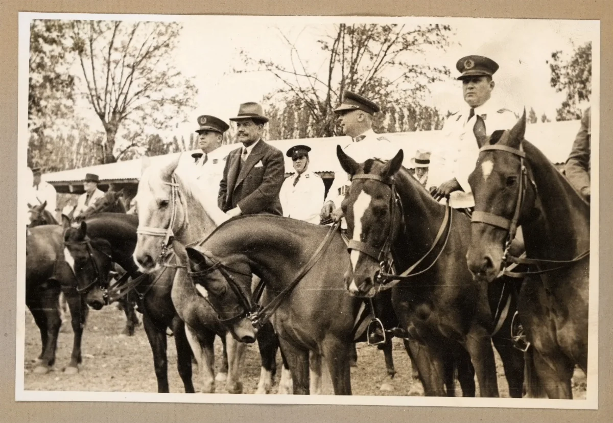 Presidente Pedro Aguirre Cerda en cabalgata ceremonial del Día de la Raza — 1939 | Chile de Ayer