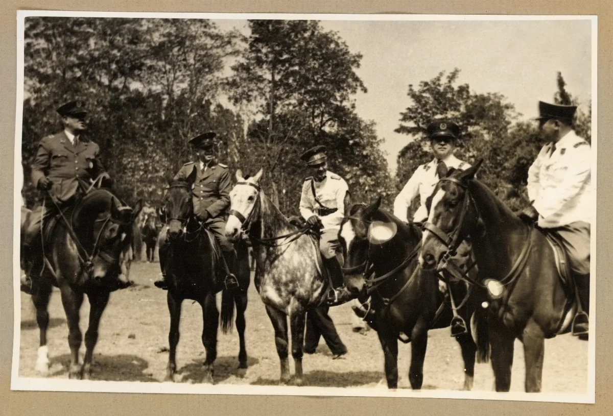 Presidente Pedro Aguirre Cerda en comitiva ecuestre conmemorativa del Día de la Raza — 1939 | Chile de Ayer