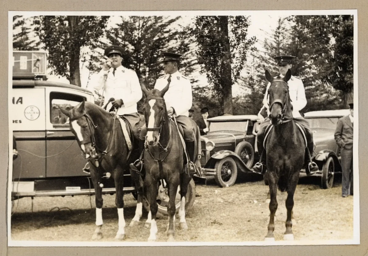 Pedro Aguirre Cerda en cabalgata de conmemoración del Día de la Raza — 1939 | Chile de Ayer