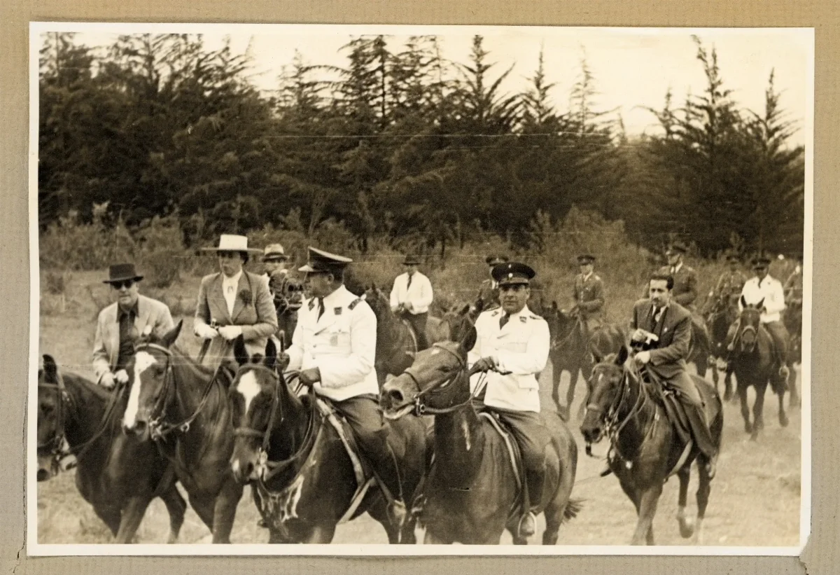Cabalgata oficial con el Presidente Aguirre Cerda en conmemoración del Día de la Raza — 1939 | Chile de Ayer