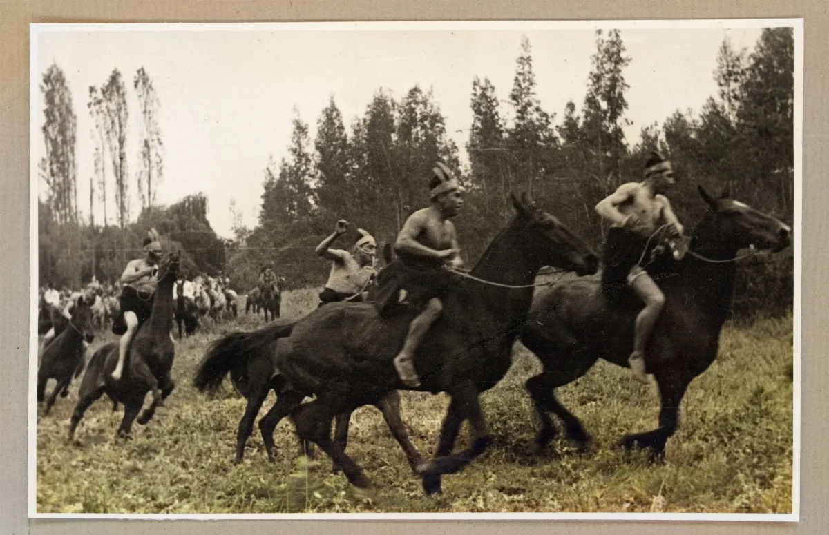 Acto ecuestre en conmemoración del Día de la Raza — 1939 | Chile de Ayer