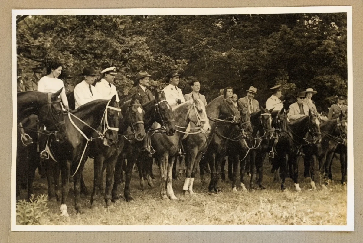 Presidente Pedro Aguirre Cerda en cabalgata de conmemoración del Día de la Raza — 1939 | Chile de Ayer