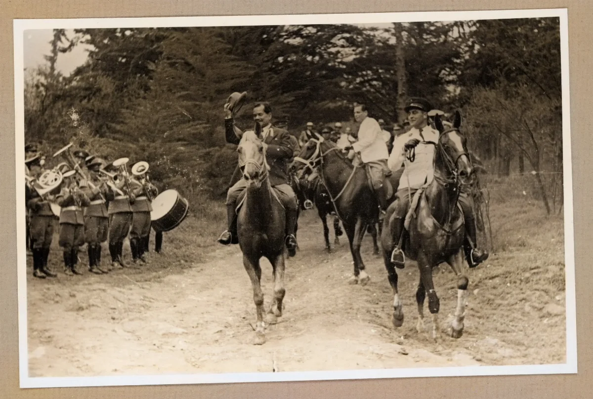 Presidente Pedro Aguirre Cerda encabezando comitiva oficial en conmemoración del Día de la Raza — 1939 | Chile de Ayer
