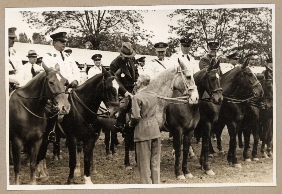 Presidente Pedro Aguirre Cerda en desfile ecuestre de conmemoración del Día de la Raza — 1939 | Chile de Ayer