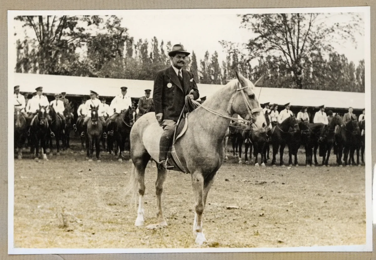 Presidente Pedro Aguirre Cerda en acto de conmemoración del Día de la Raza — 1939 | Chile de Ayer