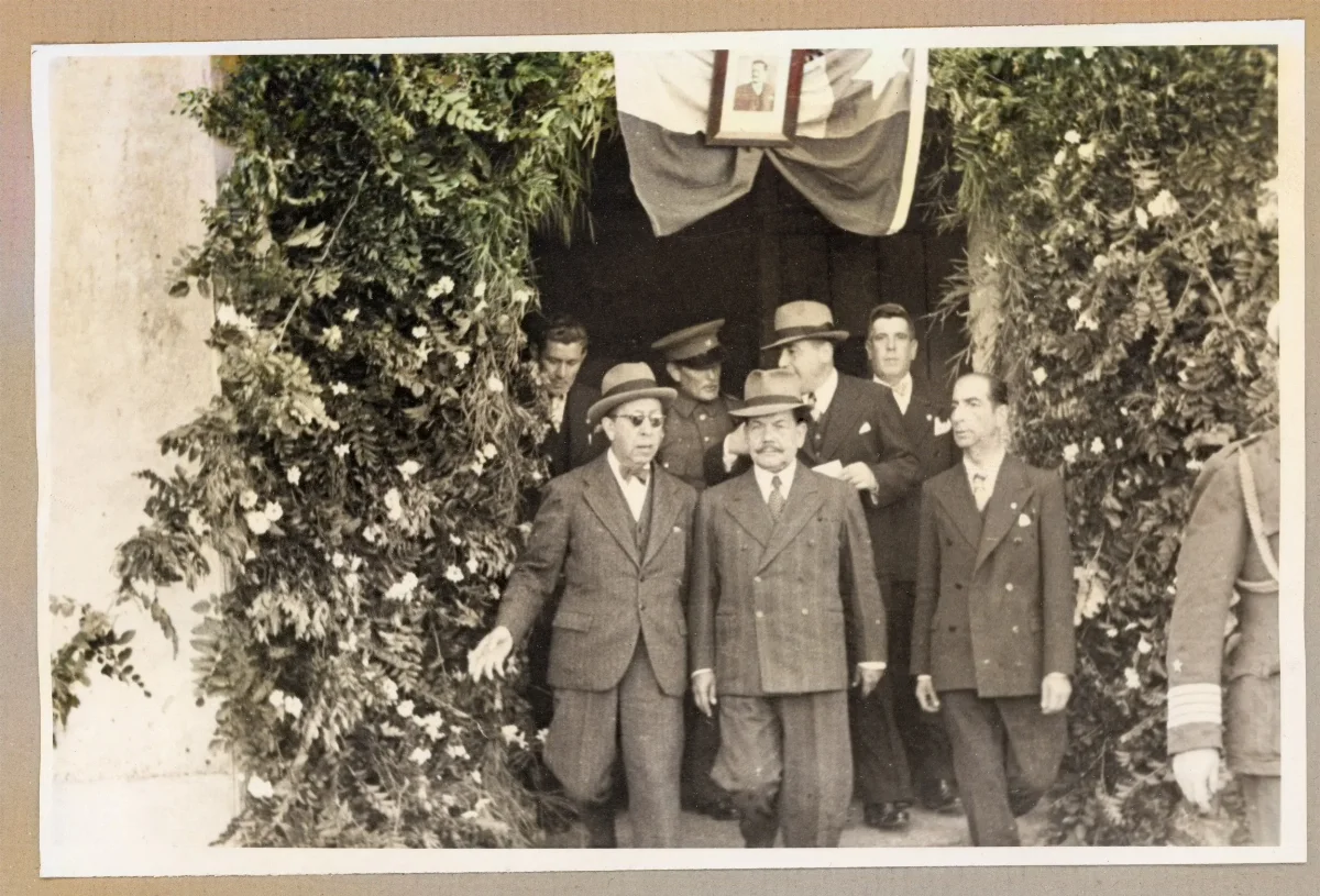 Recepción presidencial en escuela pública durante gira austral — Lota — 1939 | Chile de Ayer