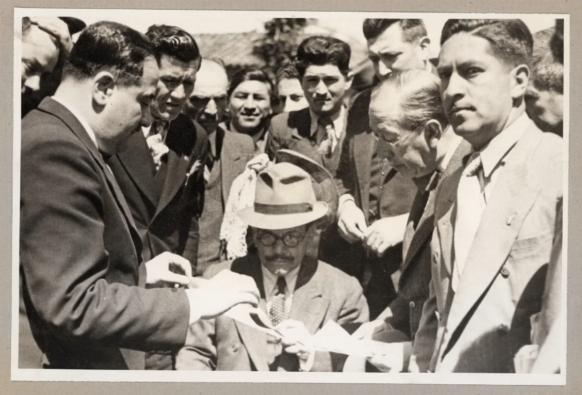 Recepción presidencial con autoridades en Lota — Lota — aprox. 1940 | Chile de Ayer