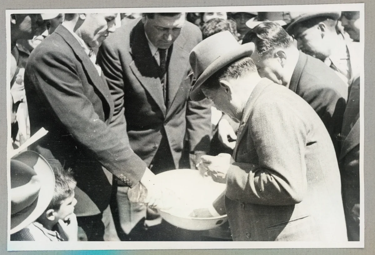Acto oficial en Lota con autoridades civiles — Lota — aprox. 1939 | Chile de Ayer