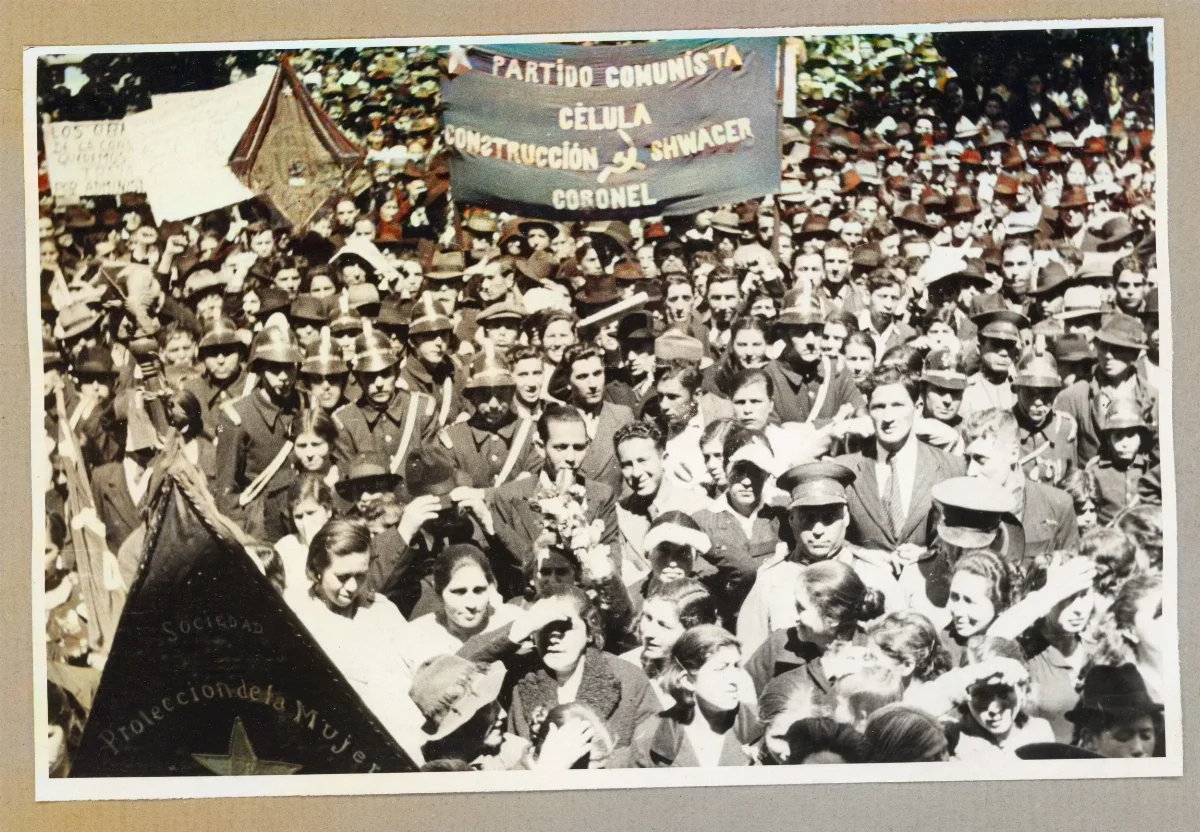 Manifestación comunista en Lota — Lota — aprox. 1940 | Chile de Ayer