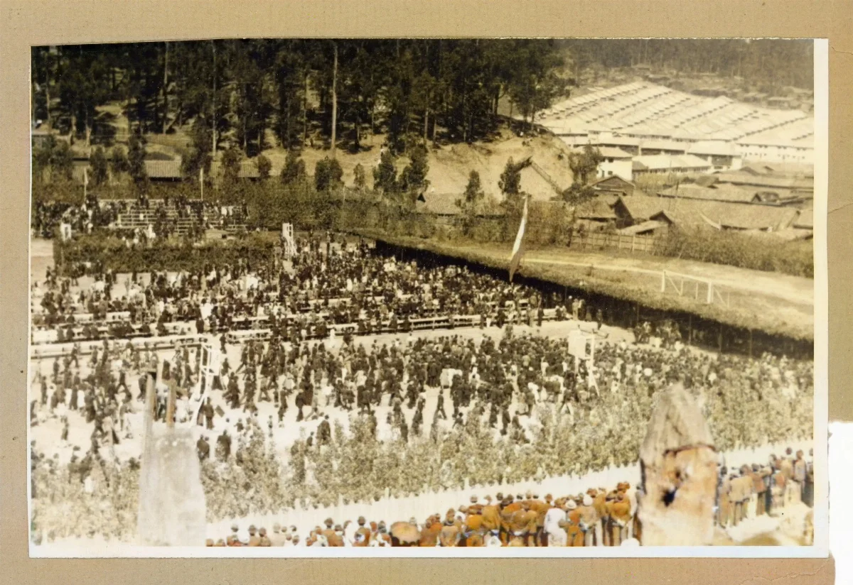 Acto presidencial masivo en Lota con multitud de ciudadanos — Lota — aprox. 1939 | Chile de Ayer