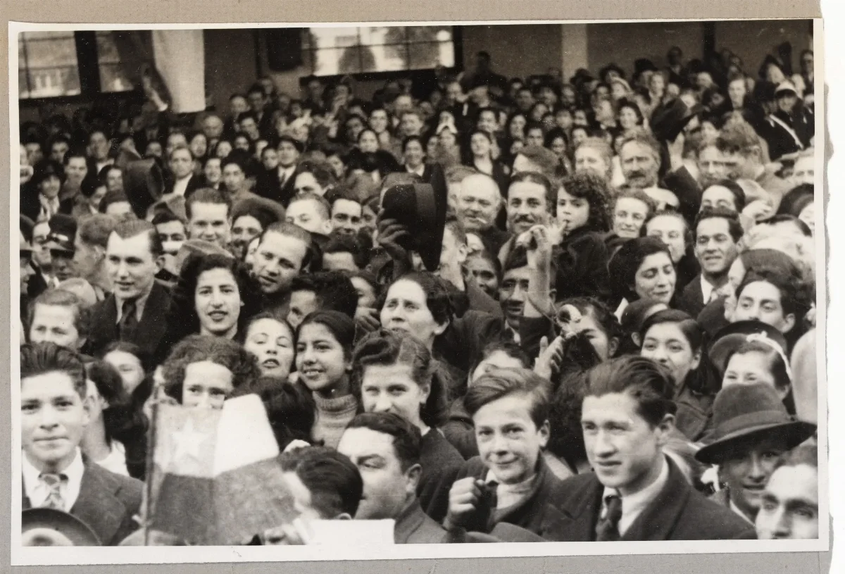 Concentración de civiles en acto público, Puerto Varas 1939 — Puerto Varas — 1939 | Chile de Ayer