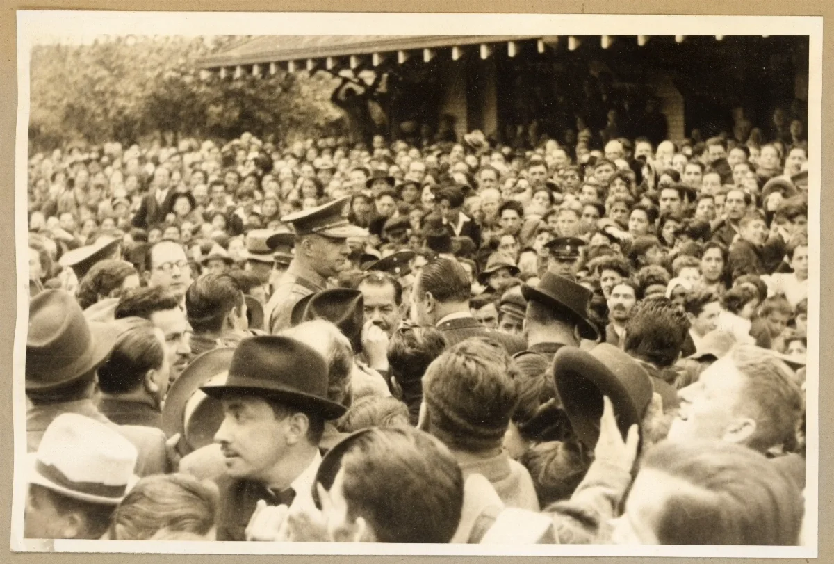 Concentración presidencial ante multitud en Puerto Varas — Puerto Varas — 1939 | Chile de Ayer