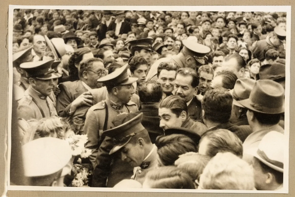 Acto presidencial ante multitud en Puerto Varas — Puerto Varas — 1939 | Chile de Ayer