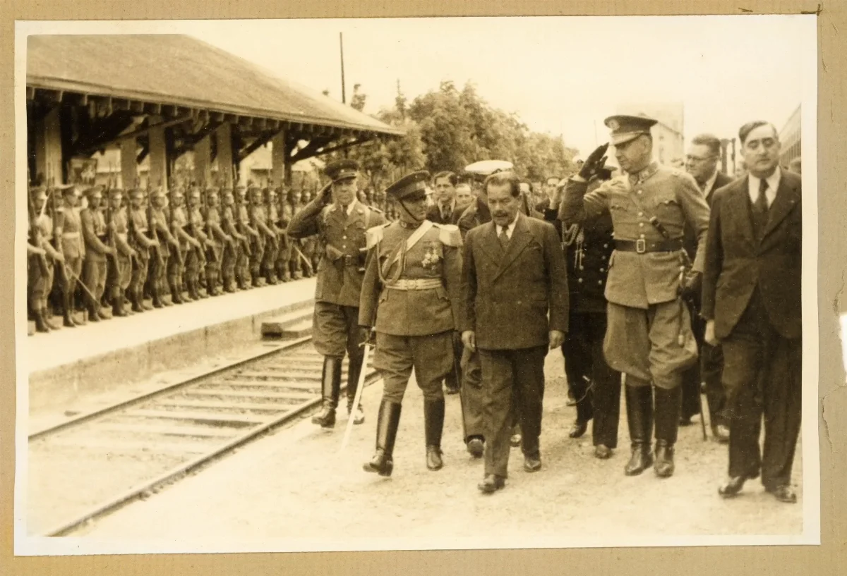 Presidente Aguirre Cerda en ceremonia oficial en estación ferroviaria de Puerto Varas — Puerto Varas — 1939 | Chile de Ayer
