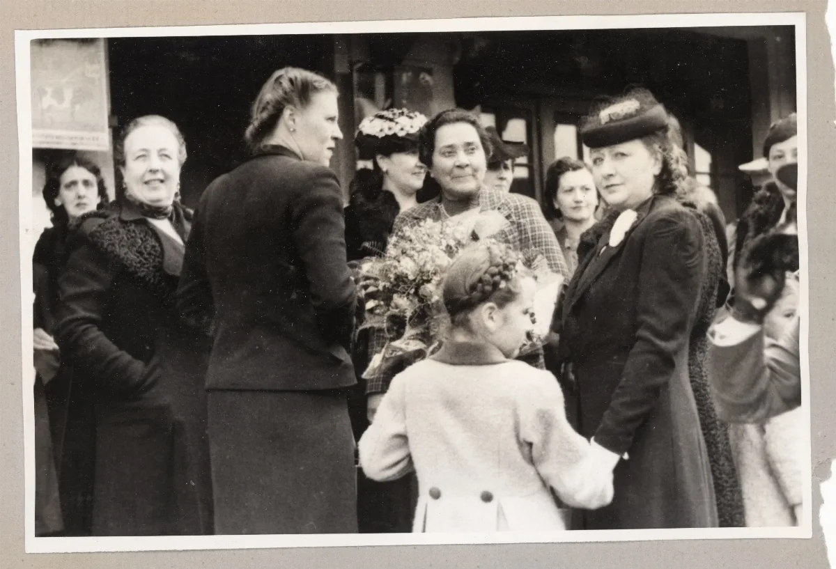 Recepción oficial con entrega de flores al presidente — Puerto Varas — 1939 | Chile de Ayer
