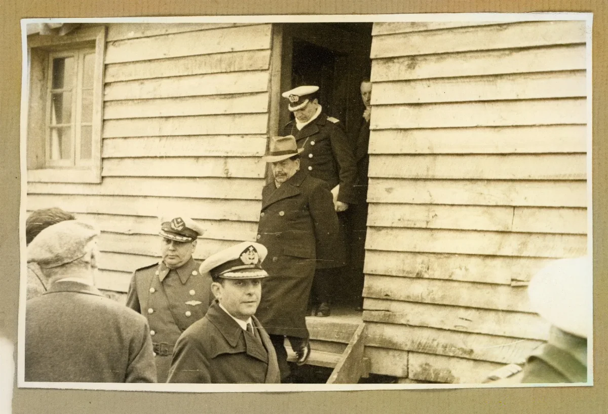 Acto oficial con autoridades militares en Aysén, 1939 — Puerto Aysén — 1939 | Chile de Ayer