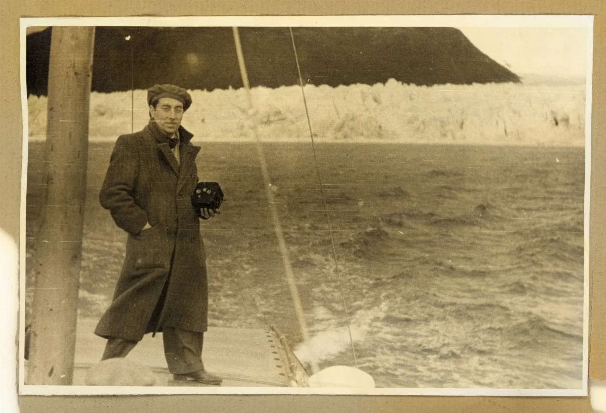 Presidente navegando en expedición por los glaciares de Aysén — Puerto Aysén — 1939 | Chile de Ayer