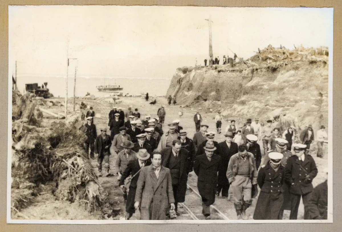 Presidente en visita oficial a puerto de Lota — Lota — aprox. 1939 | Chile de Ayer
