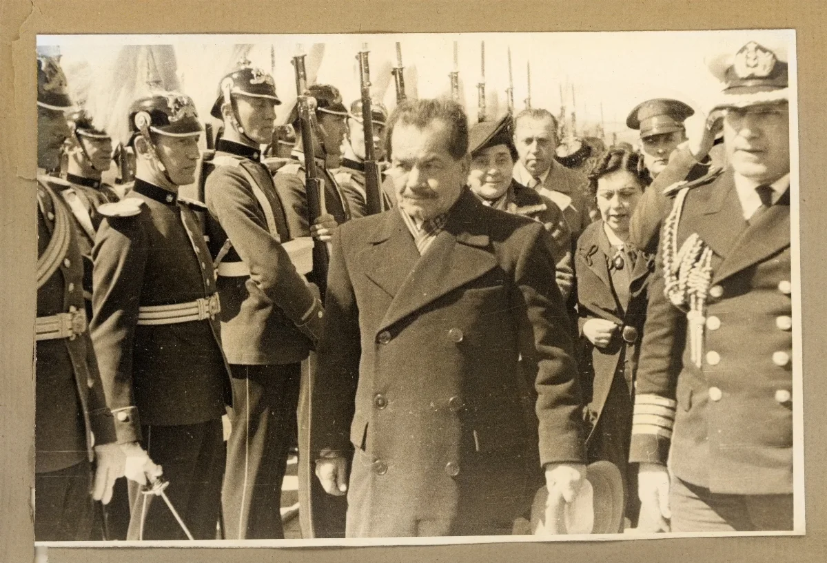 Presidente en acto oficial militar en Castro — Castro — 1939 | Chile de Ayer