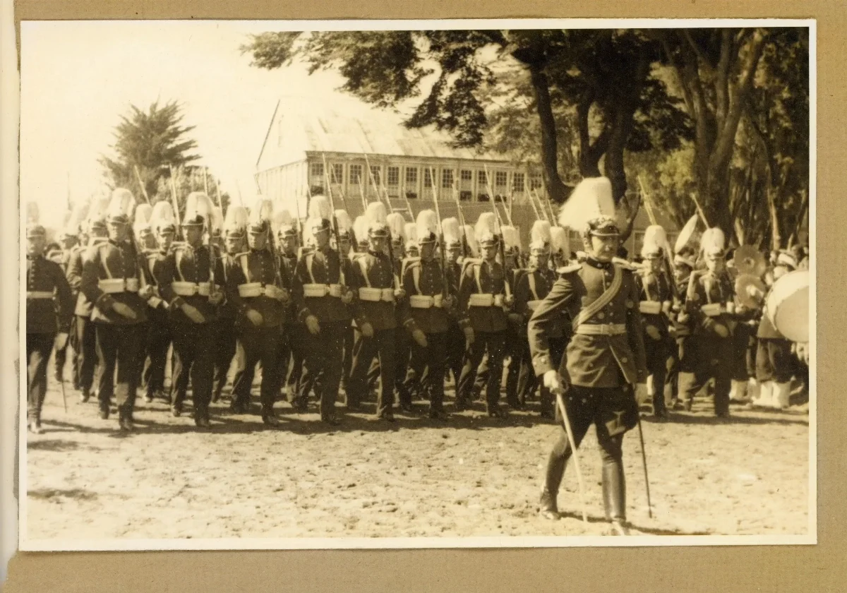 Desfile de homenaje a S.E. el presidente Pedro Aguirre Cerda — Castro — 1939 | Chile de Ayer