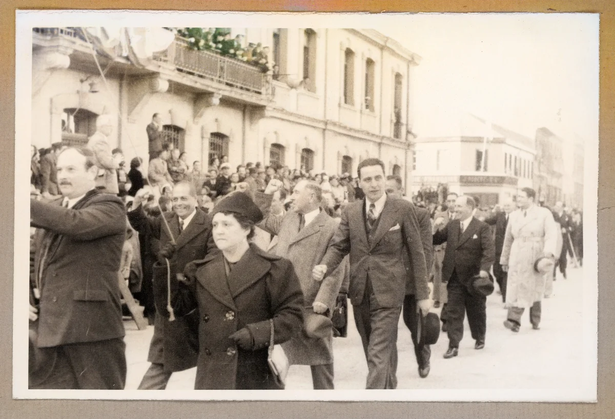 Desfile o acto cívico oficial con autoridades en Punta Arenas — Punta Arenas — 1939 | Chile de Ayer