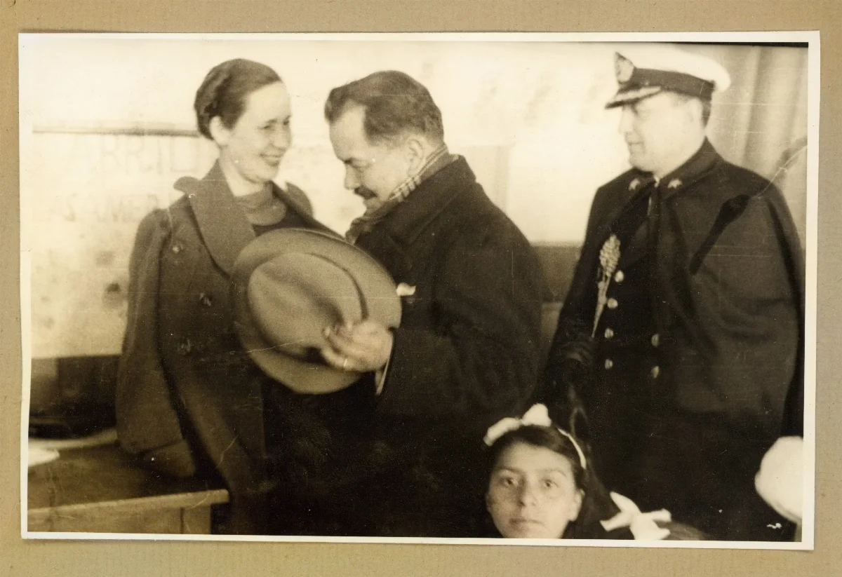 Presidente Pedro Aguirre Cerda en recepción oficial con autoridades navales en Punta Arenas — Punta Arenas — 1939 | Chile de Ayer