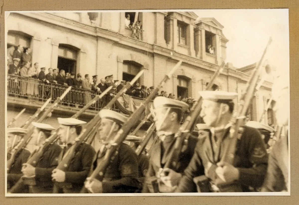 Acto oficial con delegación militar en Punta Arenas — Punta Arenas — 1939 | Chile de Ayer