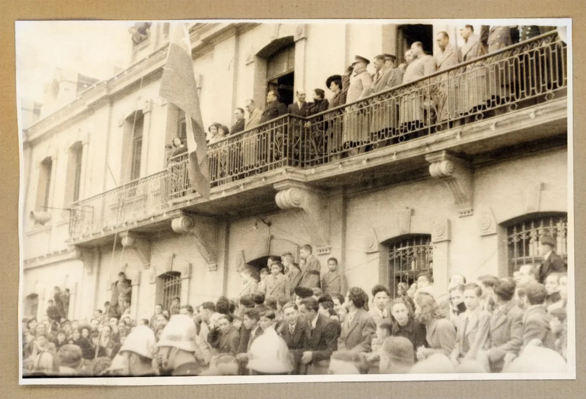 Presidente Aguirre Cerda en acto oficial frente a multitud en Punta Arenas — Punta Arenas — 1939 | Chile de Ayer
