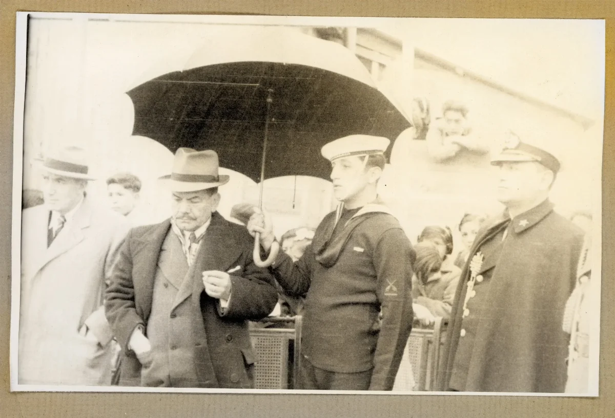 Presidente Pedro Aguirre Cerda en ceremonia oficial en Punta Arenas — Punta Arenas — 1939 | Chile de Ayer