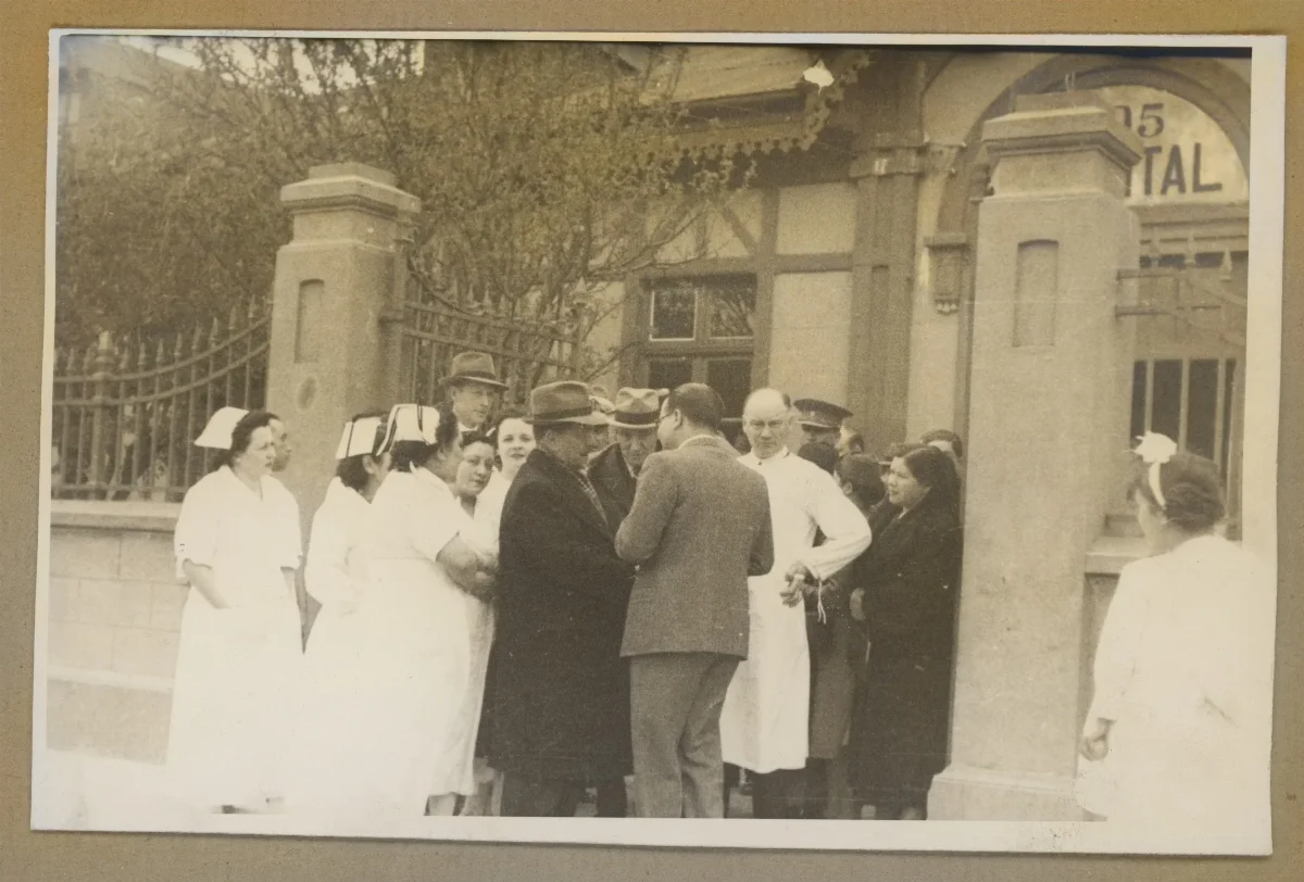 Pedro Aguirre Cerda en visita oficial a institución pública — aprox. 1939 | Chile de Ayer